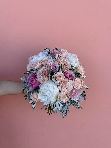 Beyaz Şakayık ve Güller Gelin Buketi & Damat Yaka Çiçeği