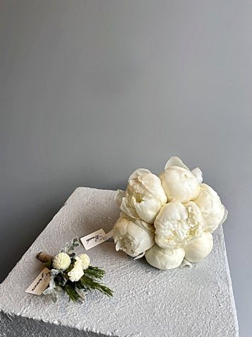 Beyaz Şakayıklar & Damat Yaka Çiçeği