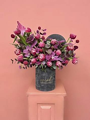 Gri Kadife Kutuda Katmerli Pembe Laleler
